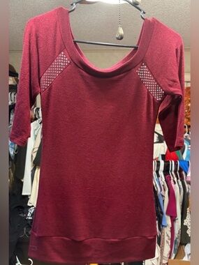 ♥️ In Joy Clothing Burgundy Rhinestone Shoulder 3/4 Sleeve Top | Size L | EUC ♥️